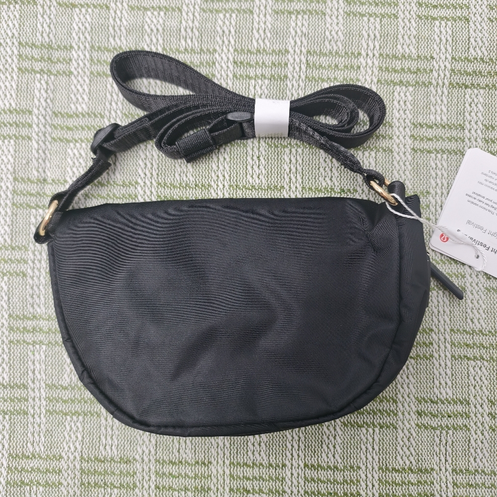 Lululemon All Night Festival Crossbody Bag 2L - Matte Black Adjustable Strap - Picture 2 of 6
